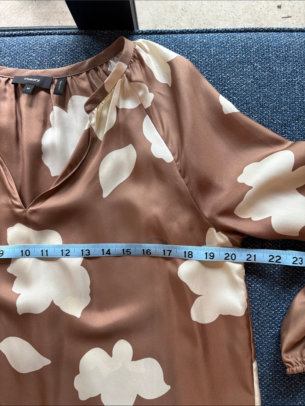Theory: Petal Silk Puff Sleeve Blouse. Size M, Bright Camel - Picture 15 of 16